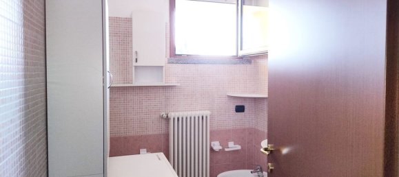3-salle Appartement à Erba, Italy No. 130459 19