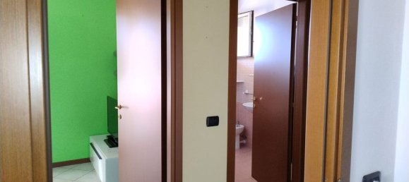 3-salle Appartement à Erba, Italy No. 130459 17