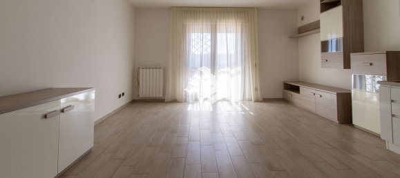 3 Schlafzimmer Wohnung in Pomezia, Italy, Nr. 369332 5