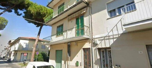 3 rooms Apartment in Viareggio, Italy No. 191063 3
