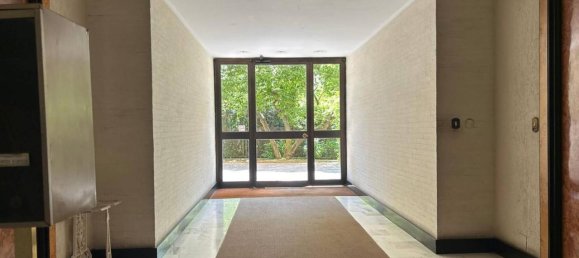 4 rooms Apartment in Rome, Italy No. 18588 2