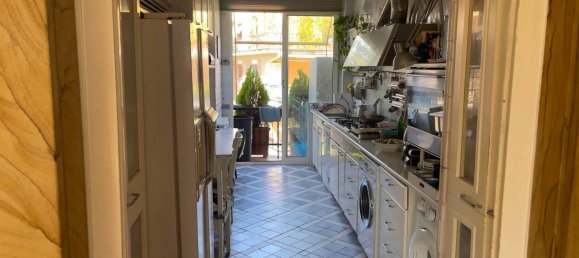 4 rooms Apartment in Rome, Italy No. 18588 14