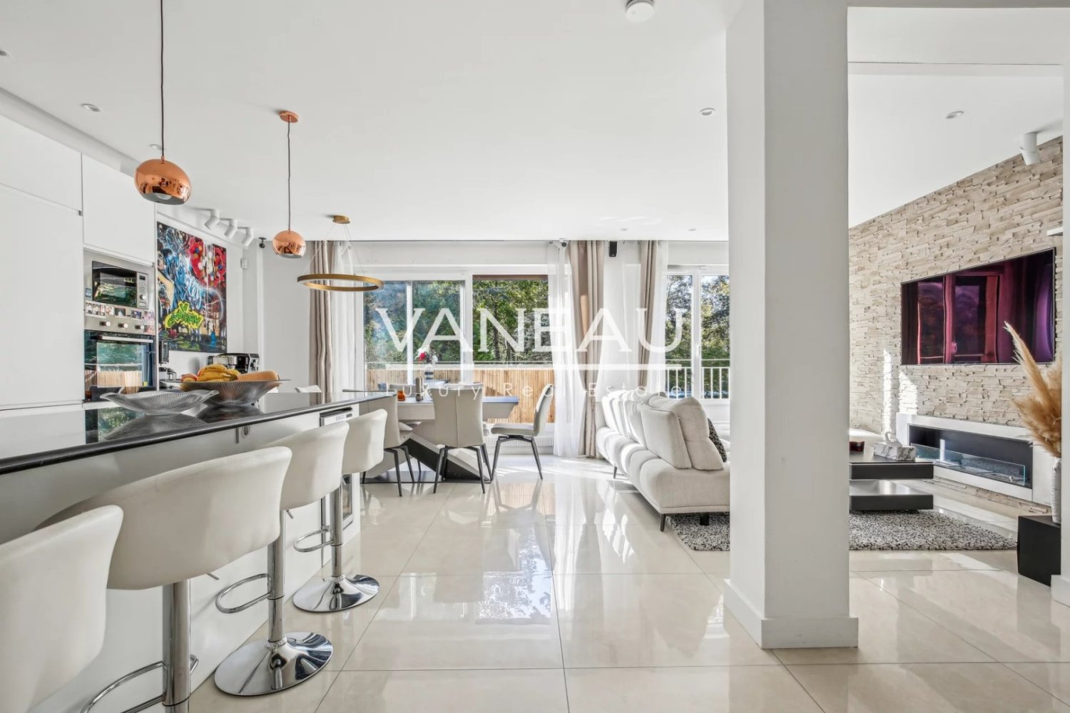 Квартира с 2 спальнями в Нёйи-сюр-Сен, Франция № 166499