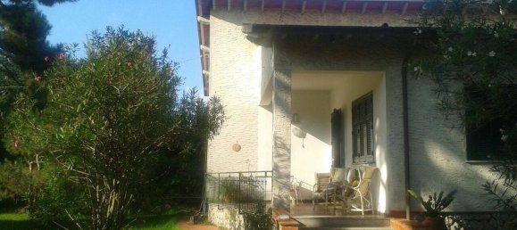 4 bedrooms Villa in Massa, Italy No. 215075 15