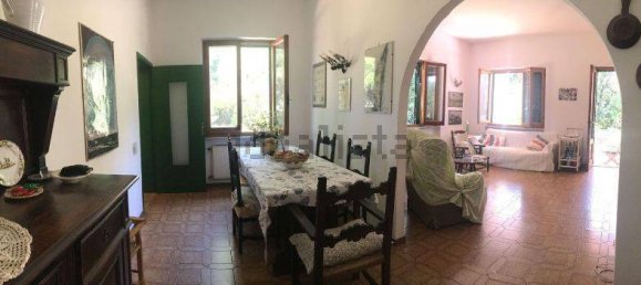 4 bedrooms Villa in Massa, Italy No. 215075 4