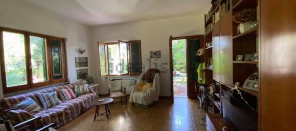 4 bedrooms Villa in Massa, Italy No. 215075 7