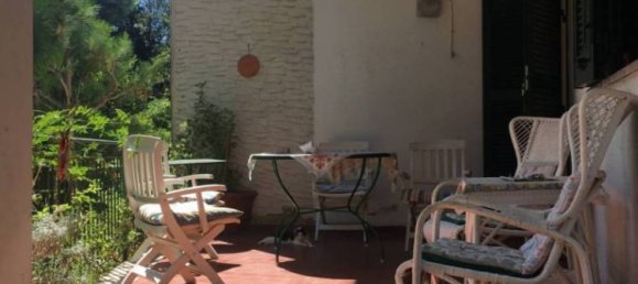 4 bedrooms Villa in Massa, Italy No. 215075 3