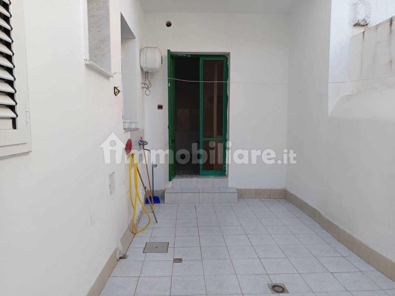 Квартира с 3 спальнями в Бари, Италия № 31271