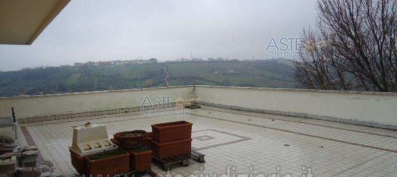 Apartamento de 6 habitaciónes en Silvi, Italy No. 94916 93