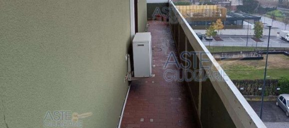 Квартира с 6 комнатами в Брешиа, Италия № 4381 12