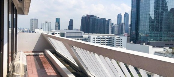 3 bedrooms Condo in Bangkok, Thailand No. 6638 3