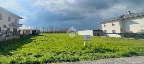 975m² Land in Goito, Italy No. 9171 10