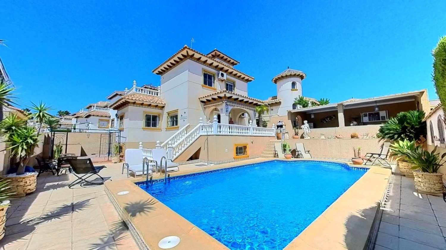 4 bedrooms Villa in La Zenia, Spain No. 9792