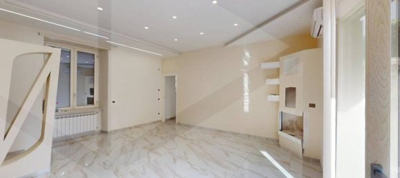 3 rooms Apartment in Arzano, Italy No. 24684 4