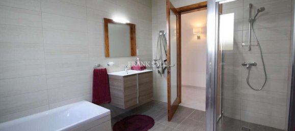 3 bedrooms Penthouse in Naxxar, Malta No. 9393 19