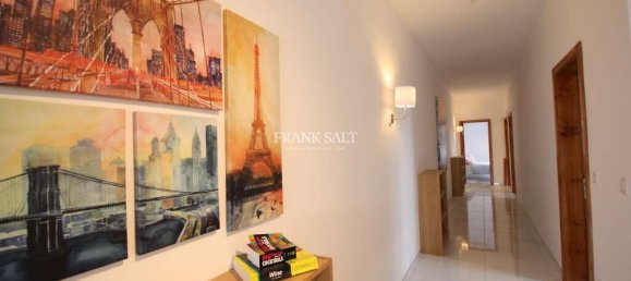 3 bedrooms Penthouse in Naxxar, Malta No. 9393 6