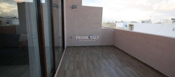 3 bedrooms Penthouse in Naxxar, Malta No. 9393 5