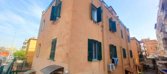 2 rooms Apartment in Rome, Italy No. 37368 4
