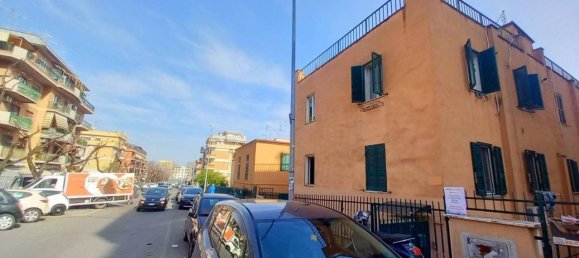 2 rooms Apartment in Rome, Italy No. 37368 2