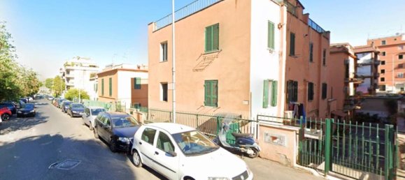 2 rooms Apartment in Rome, Italy No. 37368 3