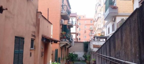2 rooms Apartment in Rome, Italy No. 37368 5