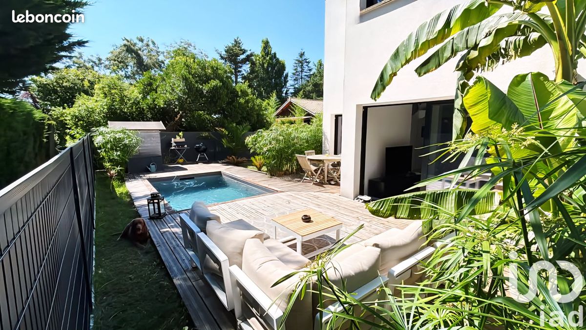 Casa de 3 dormitorios en Pessac, France No. 342359