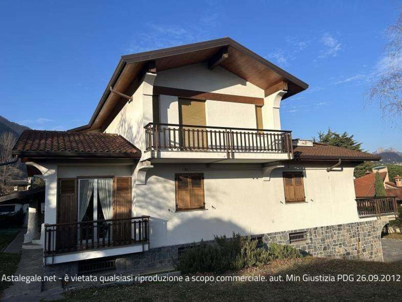 4 rooms Apartment in Erba, Italy No. 6821