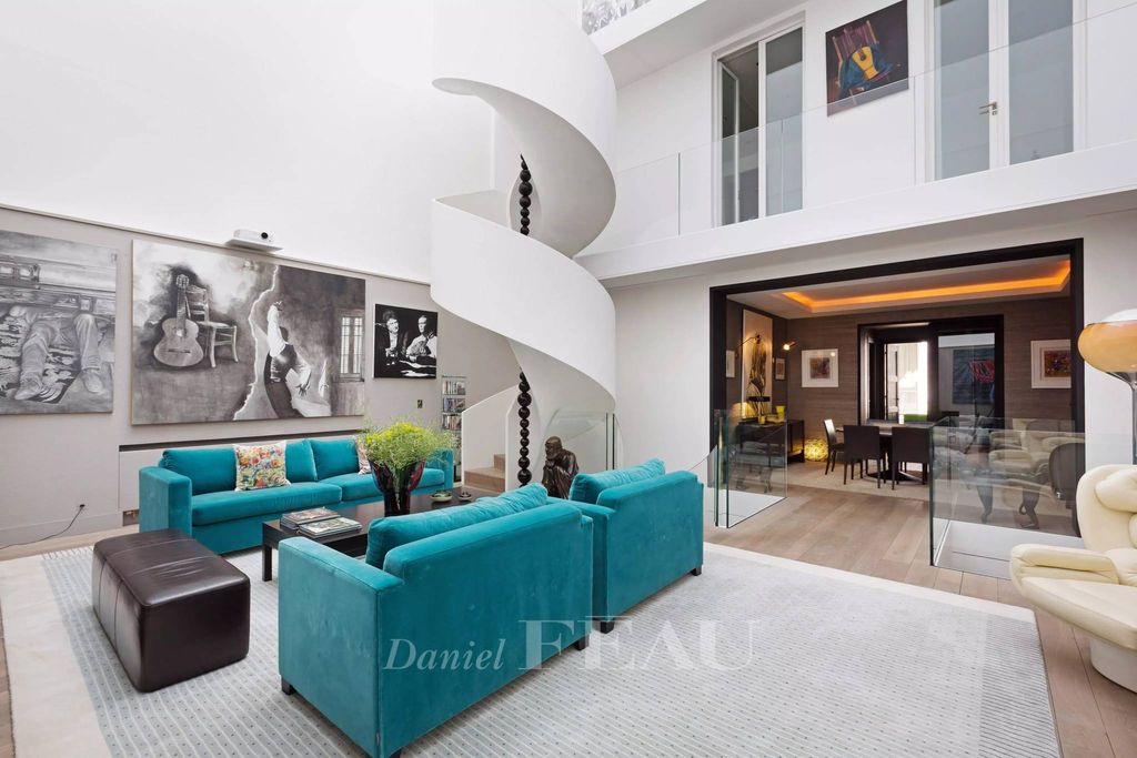 3 bedrooms Villa in Paris, France No. 171790