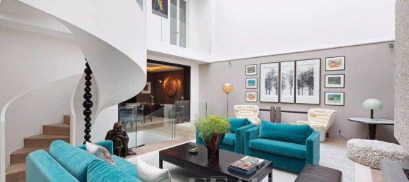 3 bedrooms Villa in Paris, France No. 171790 2