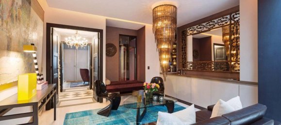 3 bedrooms Villa in Paris, France No. 171790 4