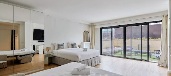 Studio in Paris, France No. 129951 3