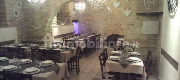 Коммерческая недвижимость с 2 комнатами в Лукка, Италия № 211547 11