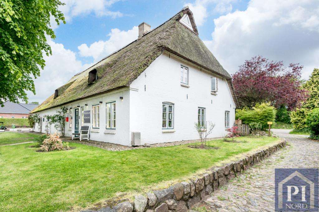 Здание с 15 комнатами в Рендсбург-Эккернфёрде, Германия № 83968