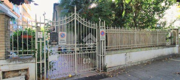 3 bedrooms Villa in Pescara, Italy No. 210892 2