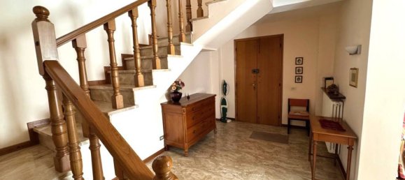 3 bedrooms House in Casina, Italy No. 327515 4