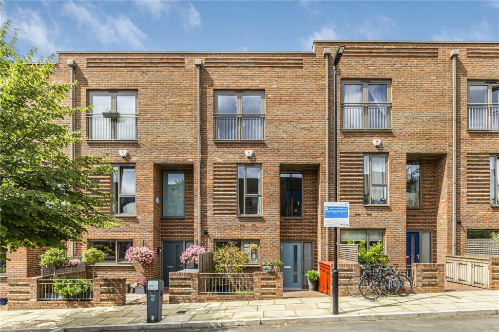 4 bedrooms House in London, United Kingdom No. 12902