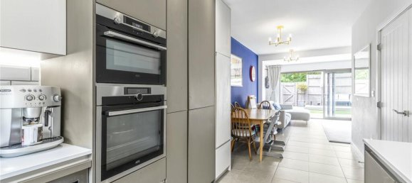 4 bedrooms House in London, United Kingdom No. 12902 3