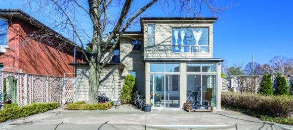 4 bedrooms House in Hamilton, Canada No. 569 2