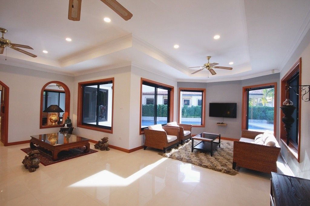 3 bedrooms Villa in Hua Hin, Thailand No. 72712