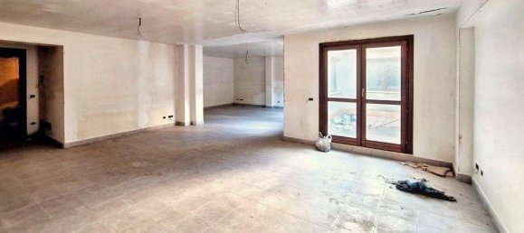 18m² Commercial property in Carini, Italy No. 336042 3