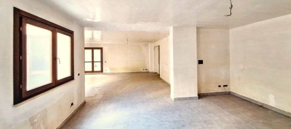 18m² Commercial property in Carini, Italy No. 336042 4