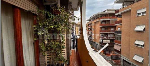 3 bedrooms Apartment in Rome, Italy No. 133282 19