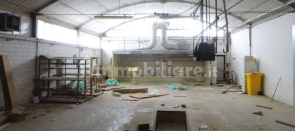 5-salle Entrepôt à Osimo, Italy No. 307888 3