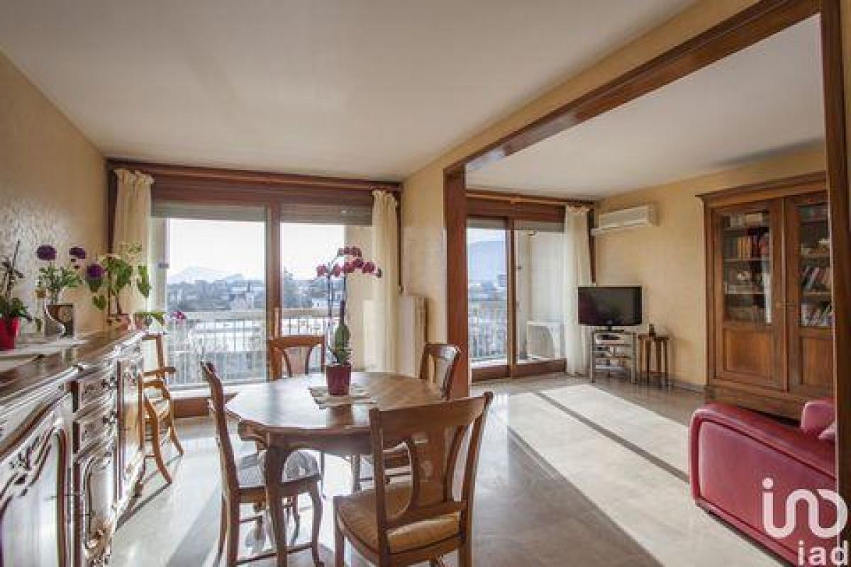 2 bedrooms Condo in Grenoble, France No. 35470