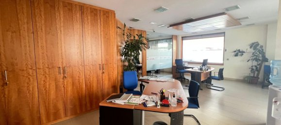 Propriété commerciale à Leon, Spain 445m² No. 60946 2