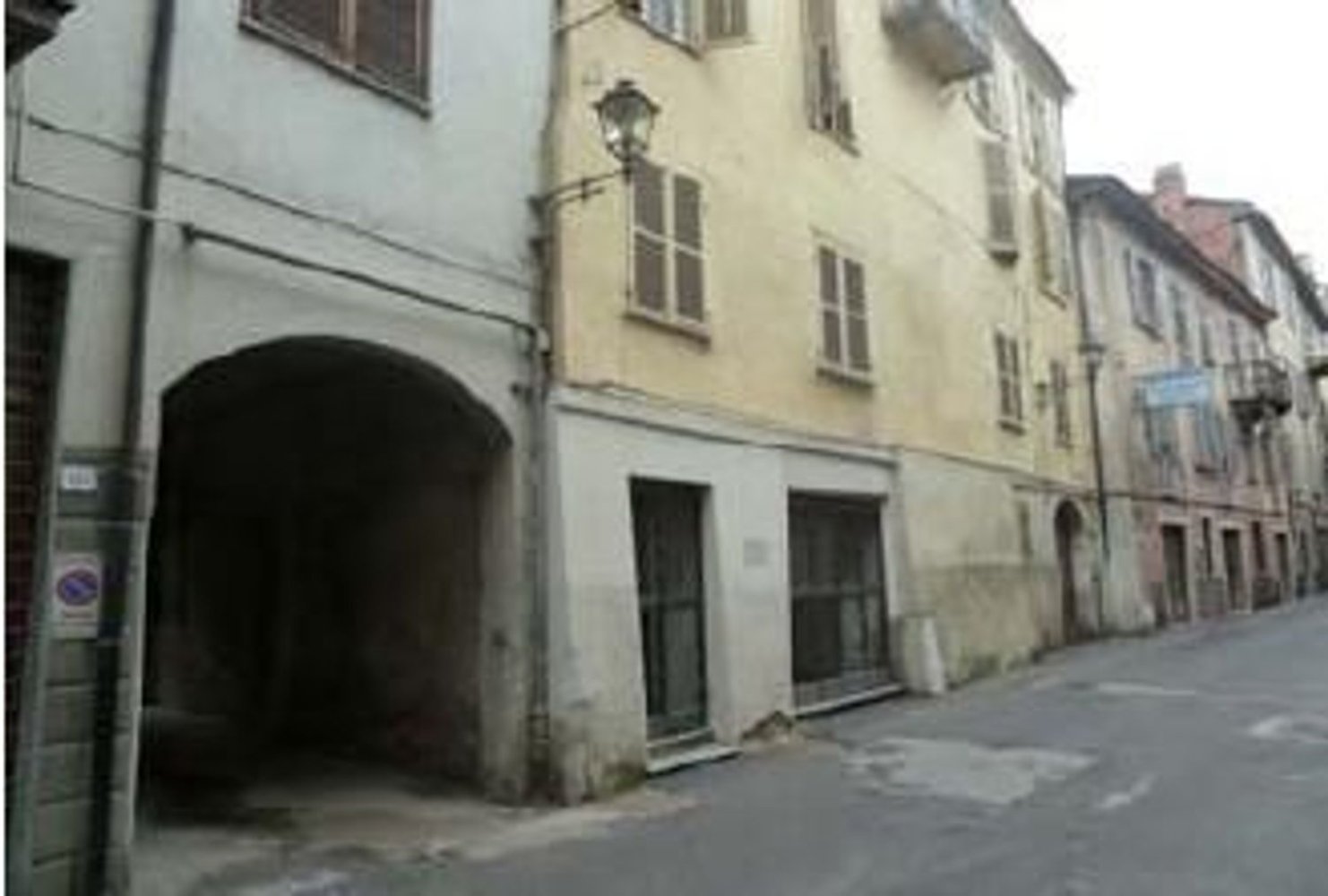 76m² Office in Mondovì, Italy No. 140090