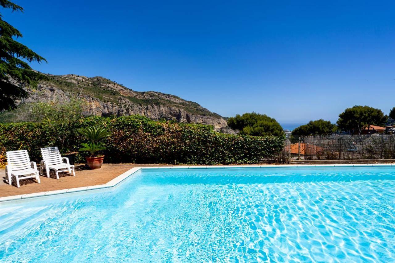 Вилла с 5 комнатами в Вентимилья, Италия № 135153