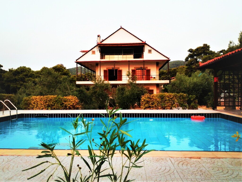 5 bedrooms Villa in Loutraki, Greece No. 3763