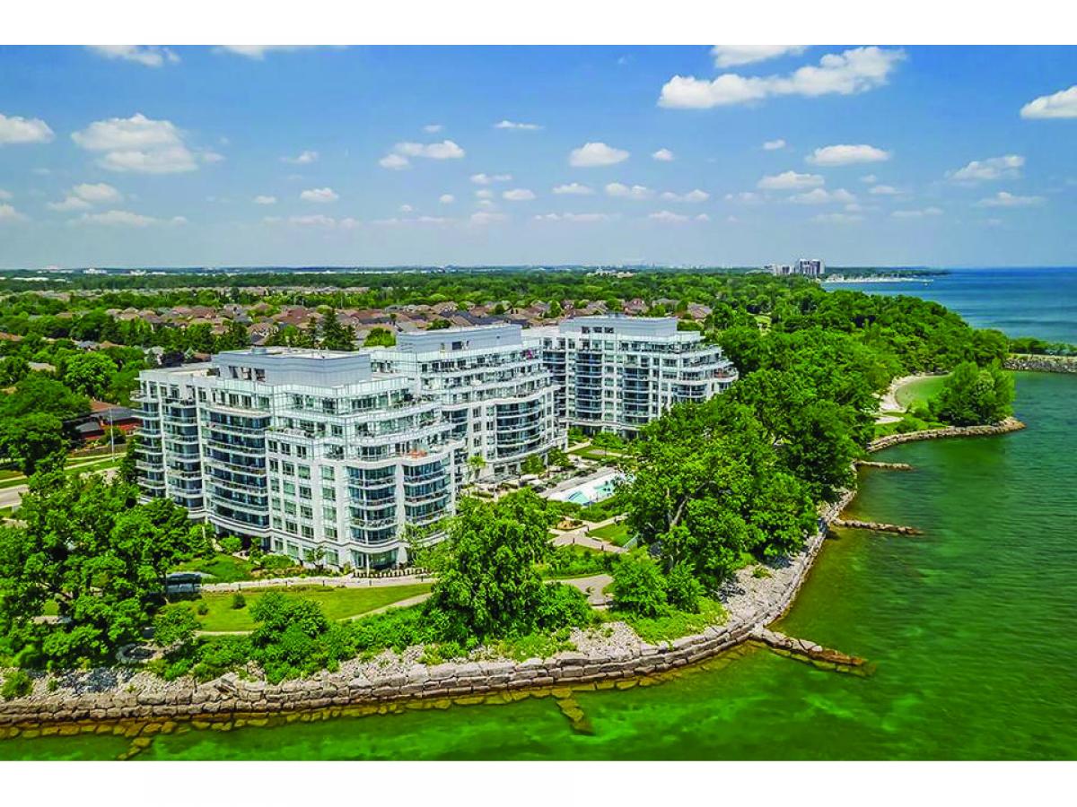 2 bedrooms Condo in Oakville, Canada No. 556