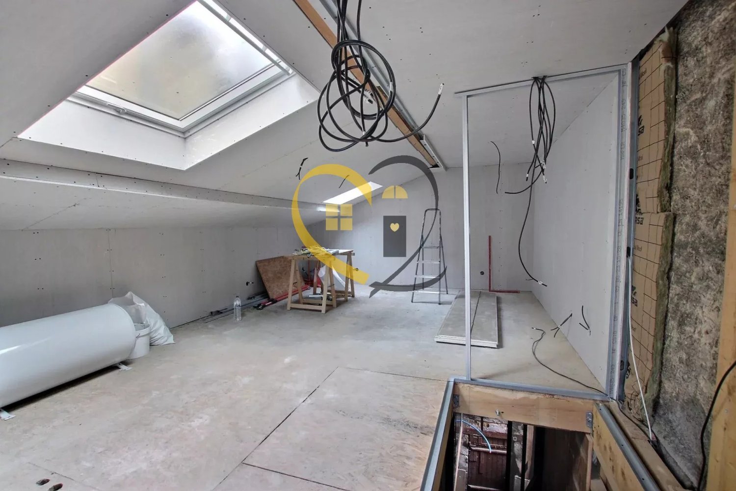 2 bedrooms Building in Bourges, France No. 85927